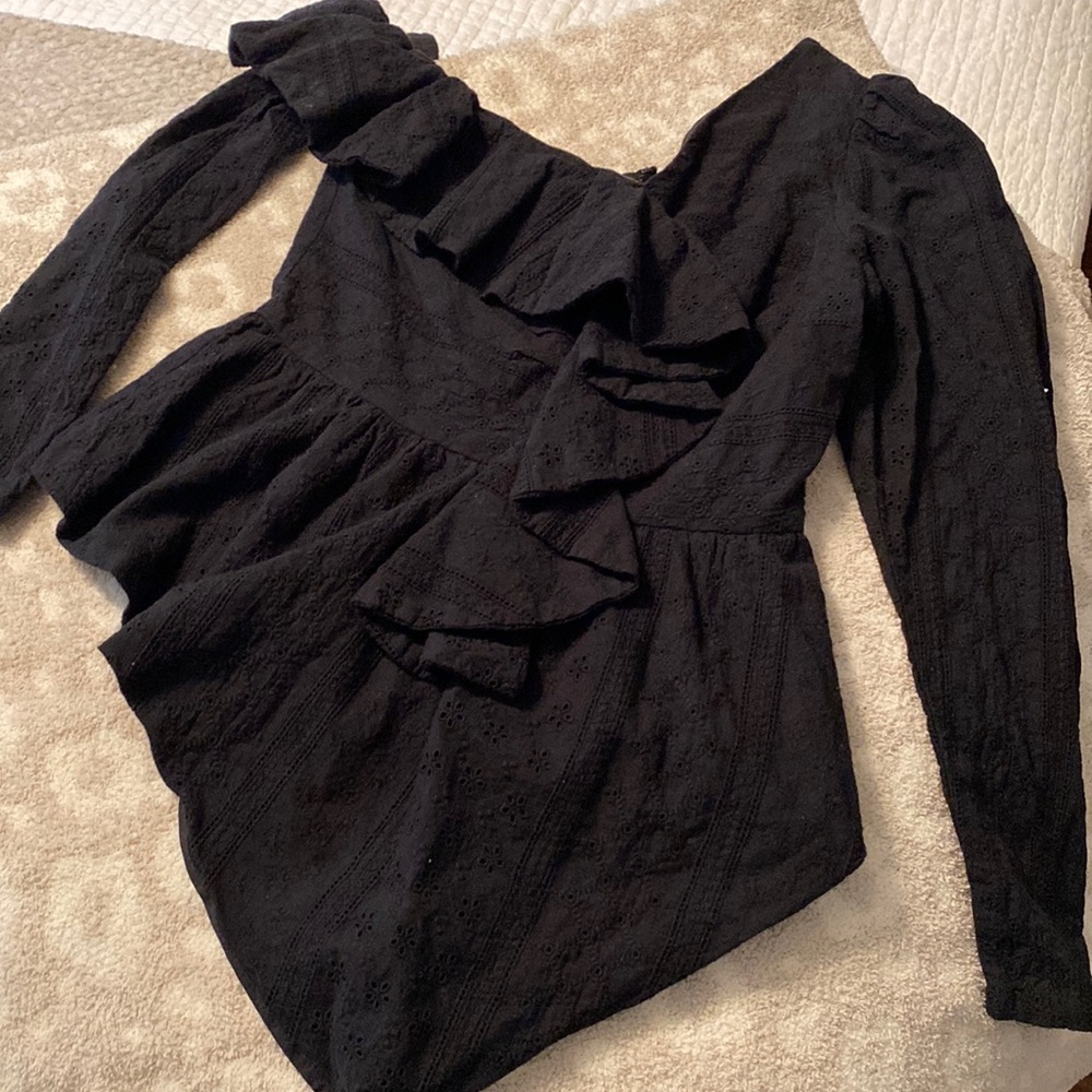 Black off the shoulder dress shirt. Size small. 100% cotton. Worn once.